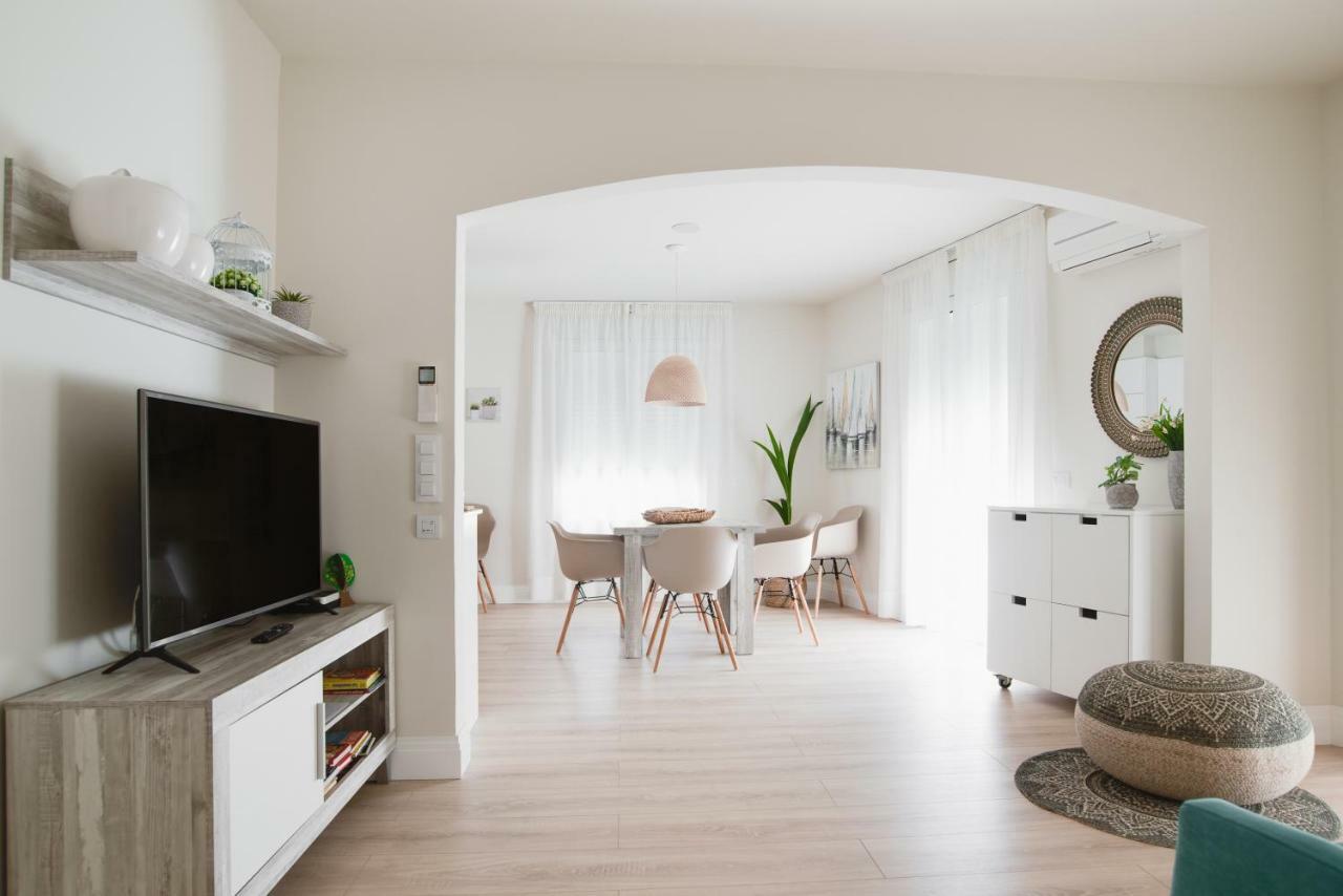 Apartamentos Hotel Pirineos فيغيريس المظهر الخارجي الصورة